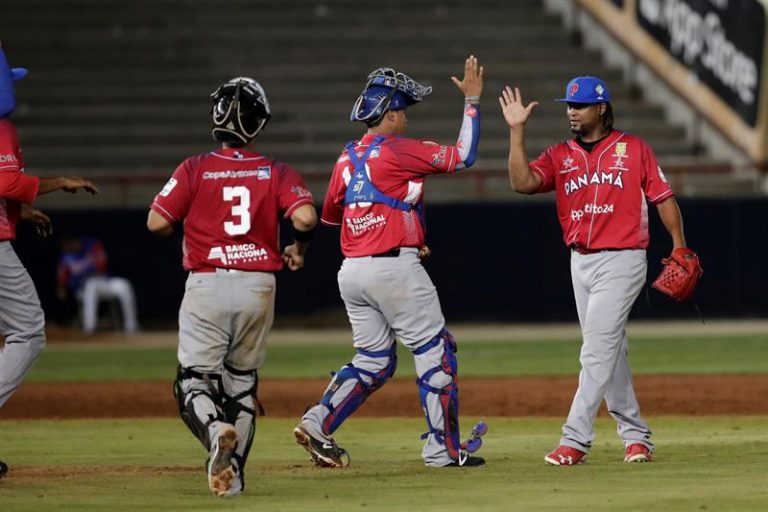 8-7. Panama, coming from behind, defeats Puerto Rico in the Caribbean Series