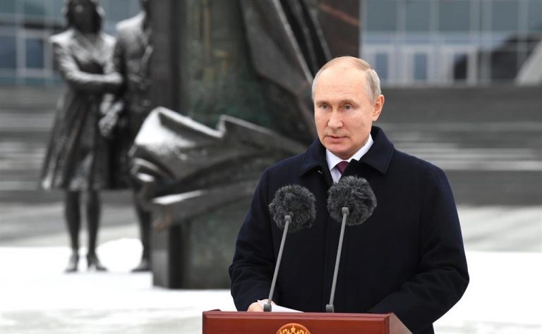 Putin warns that Russia will respond “timely” to the deployment of missiles near its borders